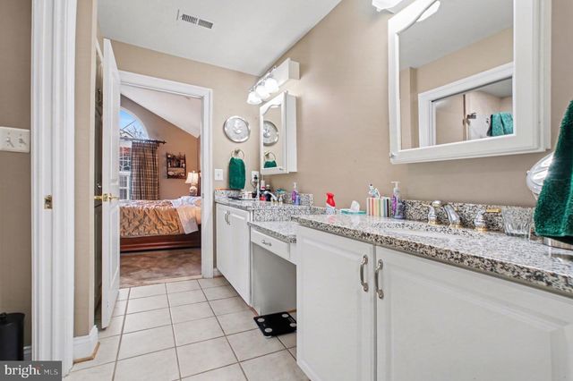 6223 AUTUMN LEAF DR, Fredericksburg, VA 22407