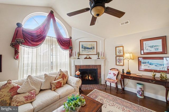 6223 AUTUMN LEAF DR, Fredericksburg, VA 22407