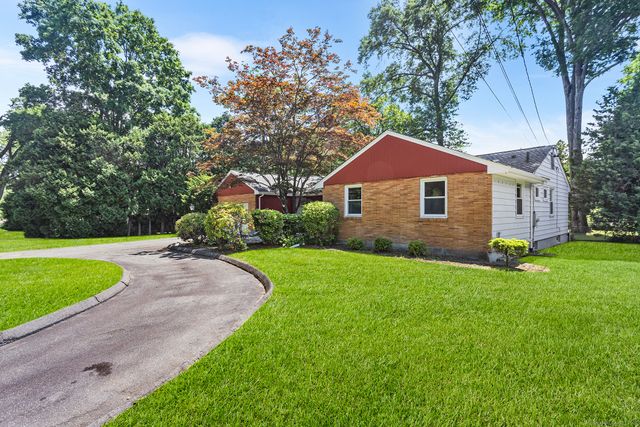 253 Simsbury Road, West Hartford, CT 06117
