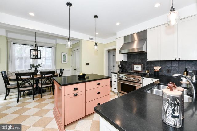 1812 N RANDOLPH ST, Arlington, VA 22207