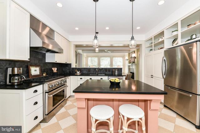 1812 N RANDOLPH ST, Arlington, VA 22207