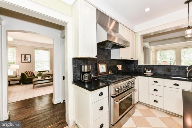 1812 N RANDOLPH ST, Arlington, VA 22207