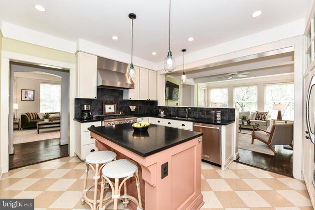 1812 N RANDOLPH ST, Arlington, VA 22207