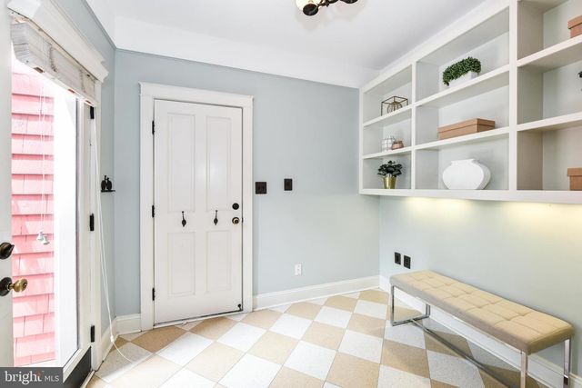 1812 N RANDOLPH ST, Arlington, VA 22207
