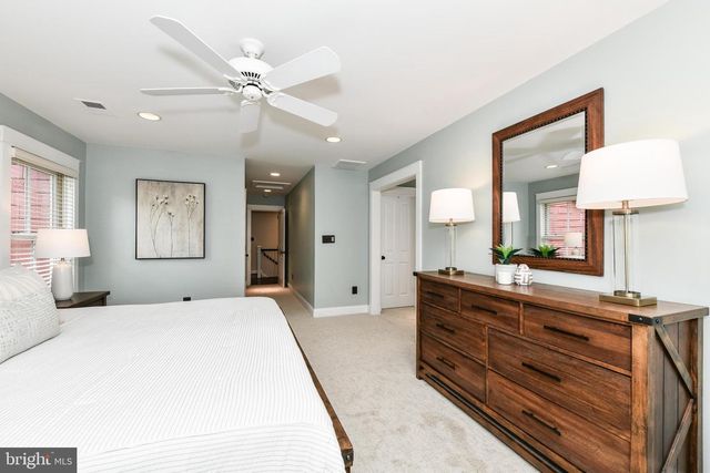 1812 N RANDOLPH ST, Arlington, VA 22207