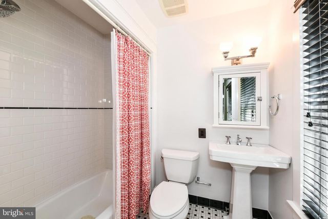 1812 N RANDOLPH ST, Arlington, VA 22207