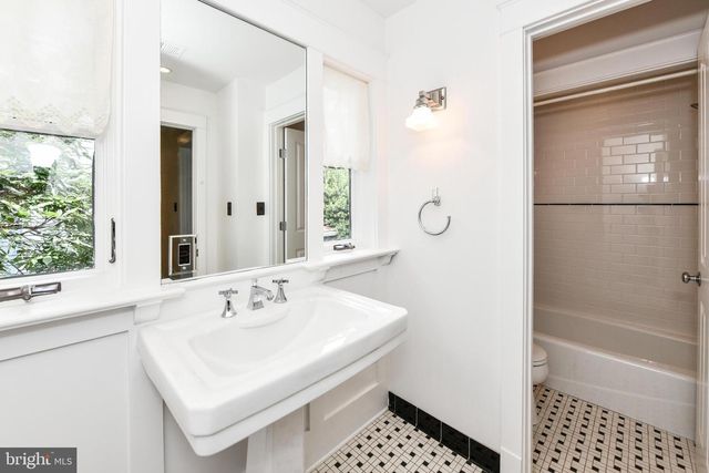 1812 N RANDOLPH ST, Arlington, VA 22207