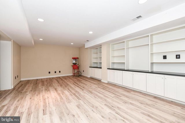 1812 N RANDOLPH ST, Arlington, VA 22207