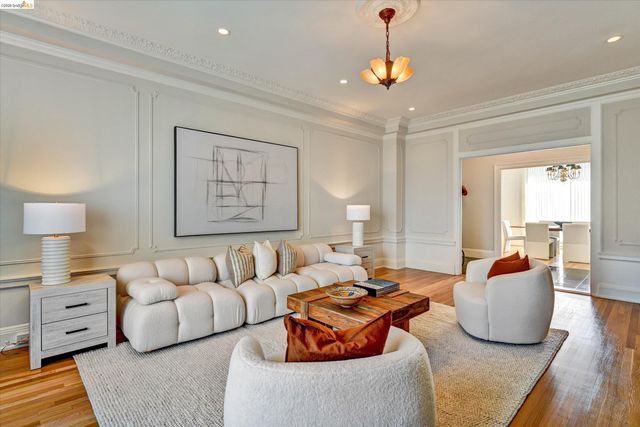 200 Lakeside Dr 801, Oakland, CA 94612