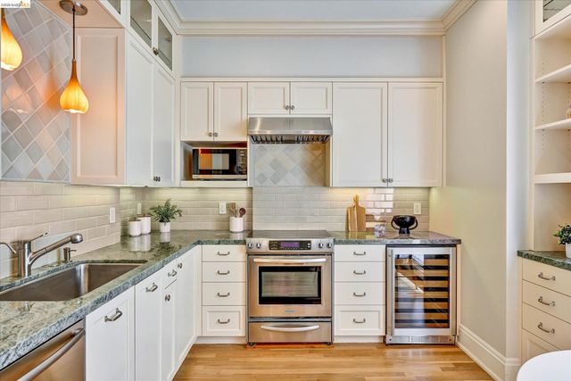 200 Lakeside Dr 801, Oakland, CA 94612