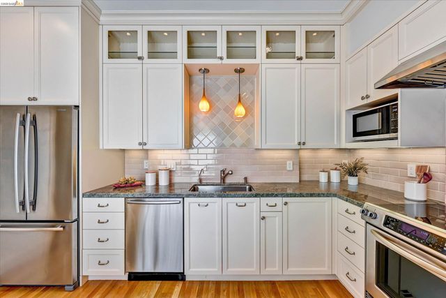 200 Lakeside Dr 801, Oakland, CA 94612