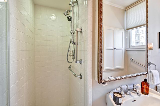 200 Lakeside Dr 801, Oakland, CA 94612
