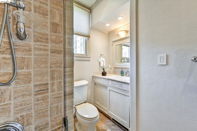 200 Lakeside Dr 801, Oakland, CA 94612
