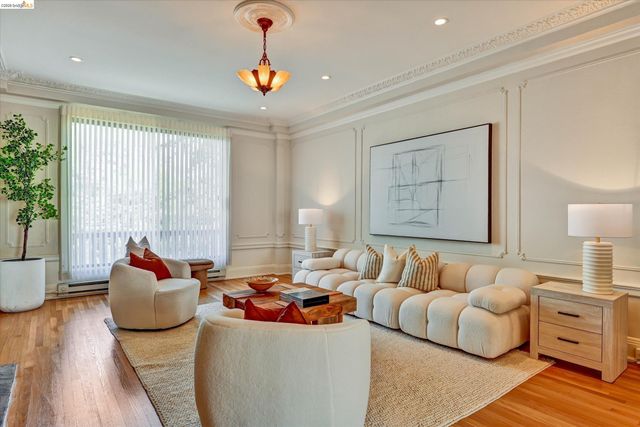 200 Lakeside Dr 801, Oakland, CA 94612