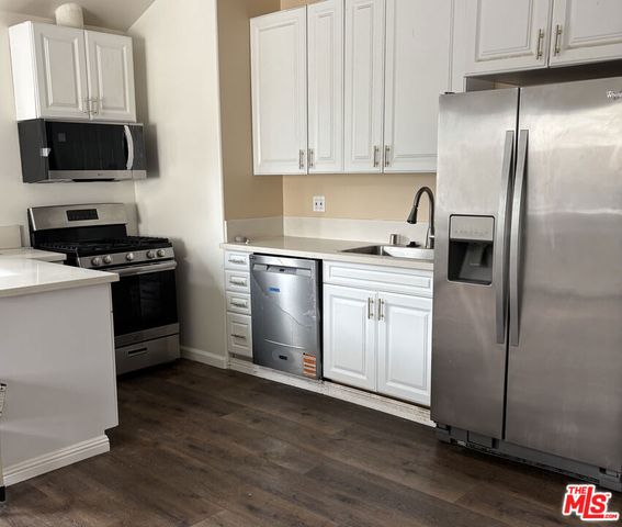 7467 N Forbes Avenue, Lake Balboa, CA 91406