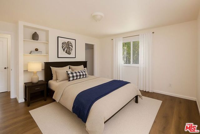 7467 N Forbes Avenue, Lake Balboa, CA 91406