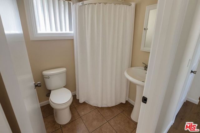 7467 N Forbes Avenue, Lake Balboa, CA 91406