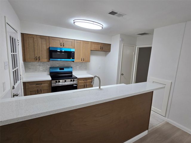 7855 Green Lawn Drive 7855, Houston, TX 77088