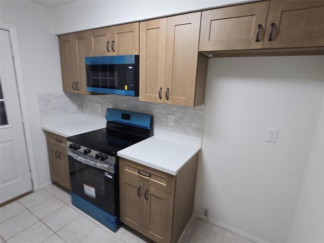 7855 Green Lawn Drive 7855, Houston, TX 77088