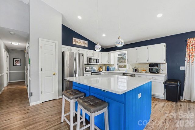 1163 Hidden Creek Circle, Hickory, NC 28602