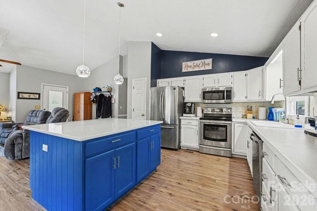 1163 Hidden Creek Circle, Hickory, NC 28602