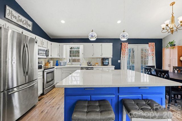 1163 Hidden Creek Circle, Hickory, NC 28602