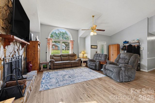 1163 Hidden Creek Circle, Hickory, NC 28602