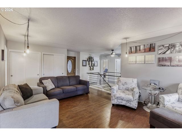 2401 Sw ELEVEN MILE Dr, Gresham, OR 97080