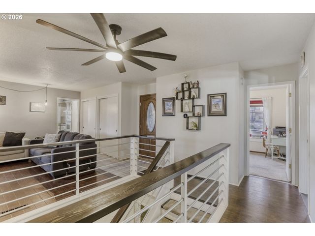 2401 Sw ELEVEN MILE Dr, Gresham, OR 97080