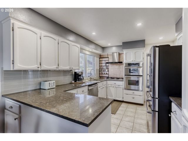 2401 Sw ELEVEN MILE Dr, Gresham, OR 97080