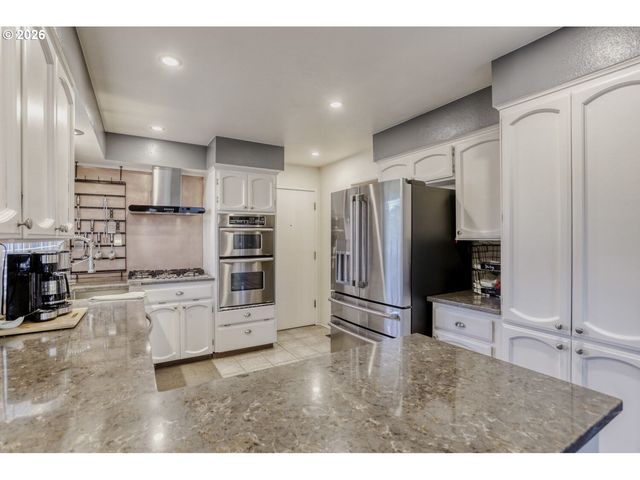 2401 Sw ELEVEN MILE Dr, Gresham, OR 97080