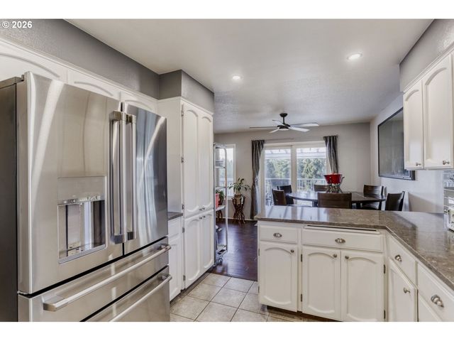 2401 Sw ELEVEN MILE Dr, Gresham, OR 97080