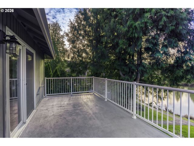 2401 Sw ELEVEN MILE Dr, Gresham, OR 97080