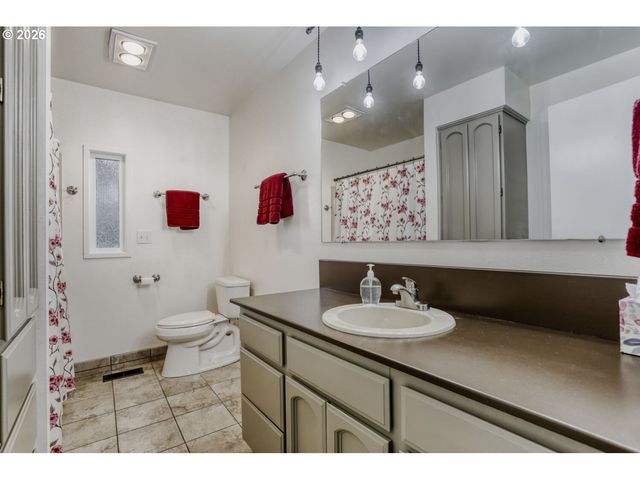 2401 Sw ELEVEN MILE Dr, Gresham, OR 97080