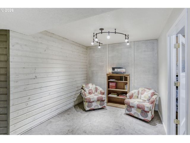 2401 Sw ELEVEN MILE Dr, Gresham, OR 97080