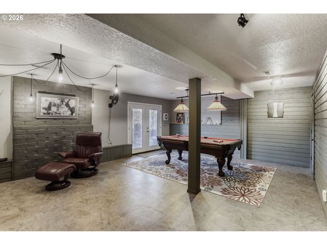 2401 Sw ELEVEN MILE Dr, Gresham, OR 97080