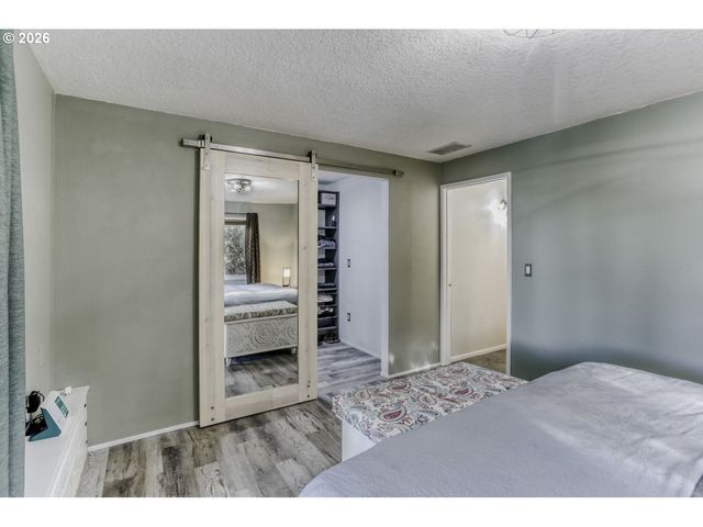 2401 Sw ELEVEN MILE Dr, Gresham, OR 97080