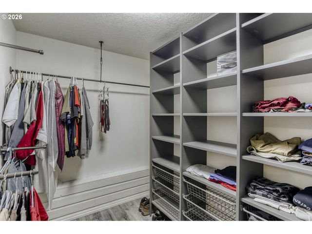 2401 Sw ELEVEN MILE Dr, Gresham, OR 97080