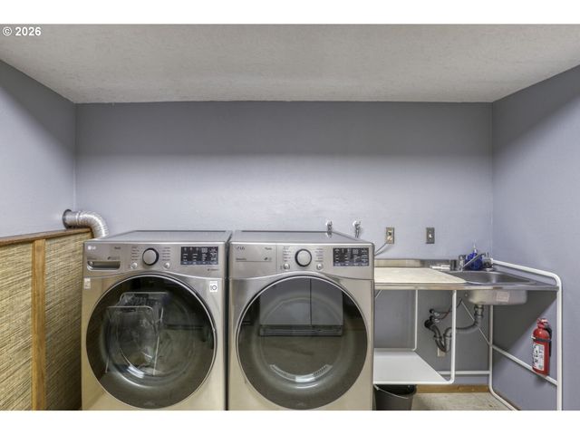 2401 Sw ELEVEN MILE Dr, Gresham, OR 97080