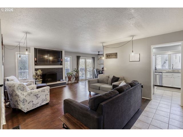 2401 Sw ELEVEN MILE Dr, Gresham, OR 97080