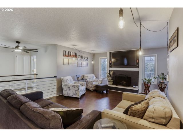 2401 Sw ELEVEN MILE Dr, Gresham, OR 97080