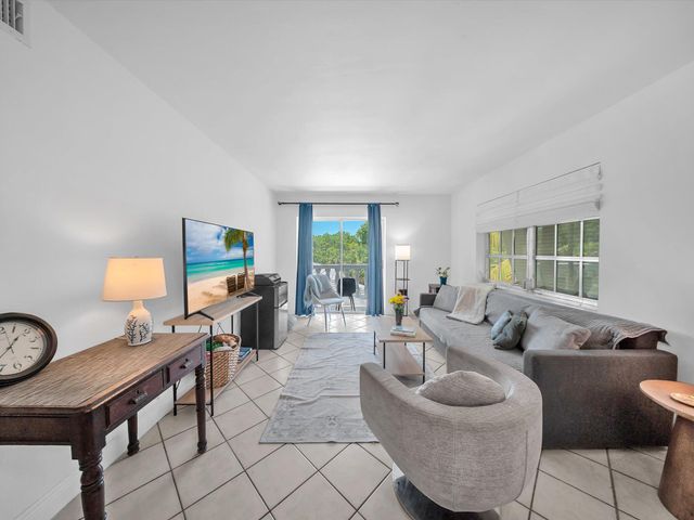 1150 Madruga Avenue C302, Miami, FL 33146