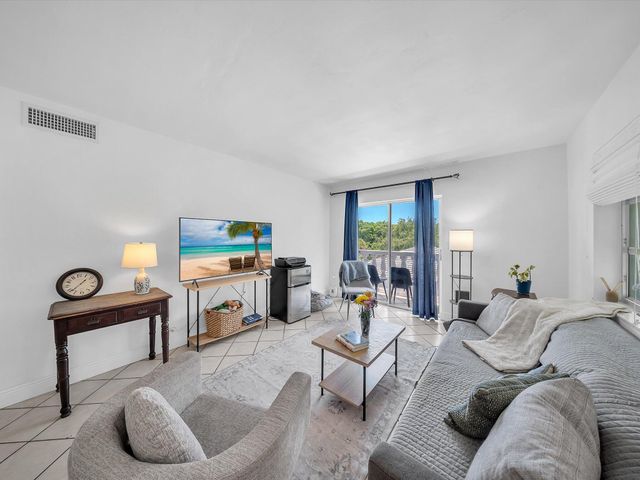 1150 Madruga Avenue C302, Miami, FL 33146