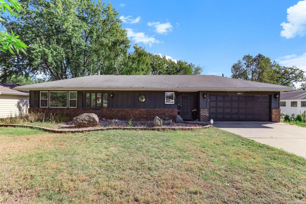 6611 Mckinley Street NE, Fridley, MN 55432