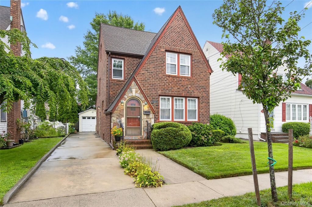 448 Lewis Place, Mineola, NY 11501 — exterior