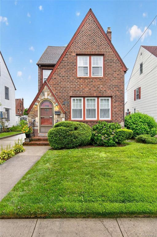 448 Lewis Place, Mineola, NY 11501 — photo 2