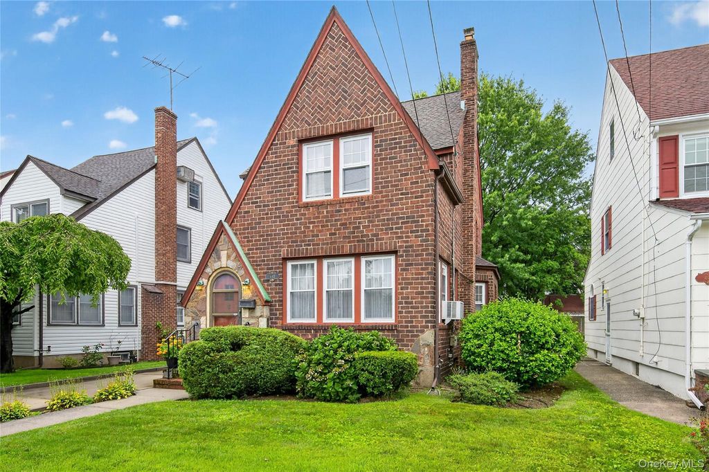 448 Lewis Place, Mineola, NY 11501 — photo 3