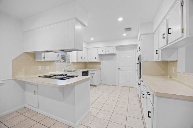 25 Little John Lane, Dayton, TX 77535