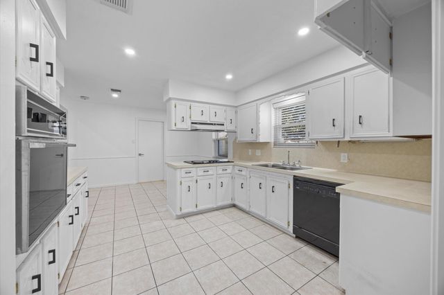 25 Little John Lane, Dayton, TX 77535