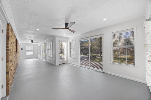 25 Little John Lane, Dayton, TX 77535